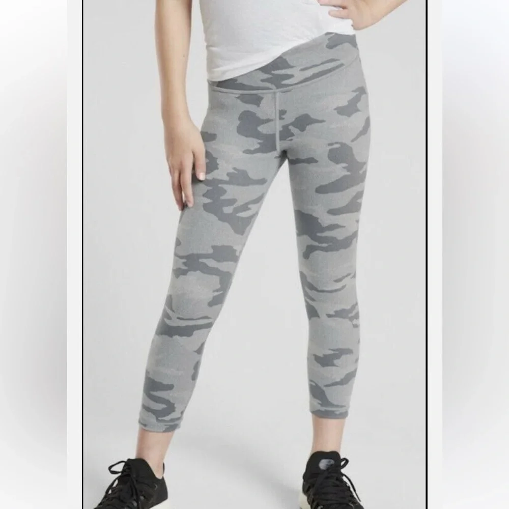 NWT Athleta Girl a hit Chat Capri Legging in Grey Camo